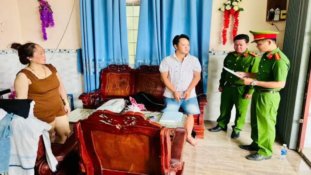 Chồng nhận cá cược bóng đá, vợ ghi lô đề trong mùa World Cup