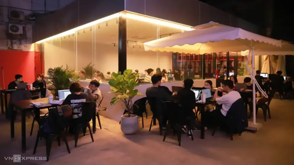 Chủ quán cà phê tìm cách xoay sở với phí bản quyền nhạc