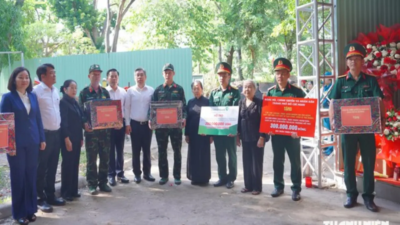 Chủ tịch Ủy ban MTTQ Việt Nam TP.HCM thăm lực lượng tìm kiếm hài cốt liệt sĩ