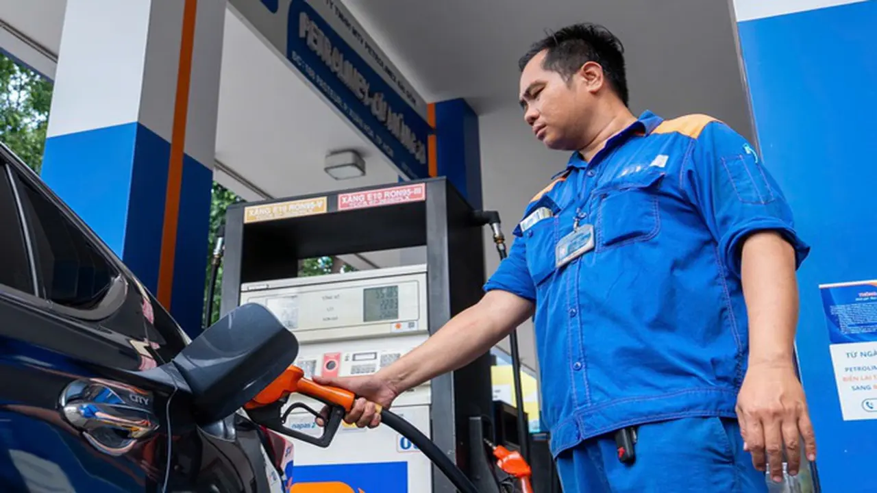 Chứng khoán 2-7: Sau 1 tháng chuyển đổi xăng E10, nhóm doanh nghiệp nào dự báo được hưởng lợi?