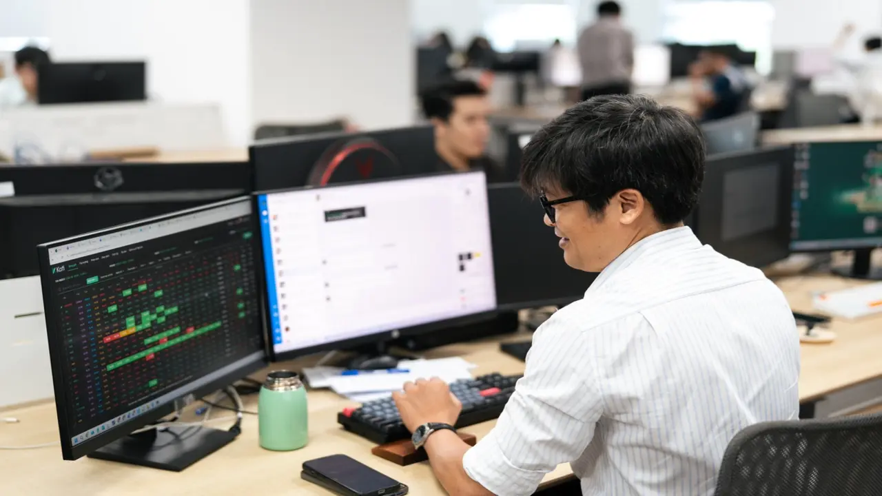 Chứng khoán 3-7: Vì sao VN-Index chưa vượt lại mốc 1.900 điểm?