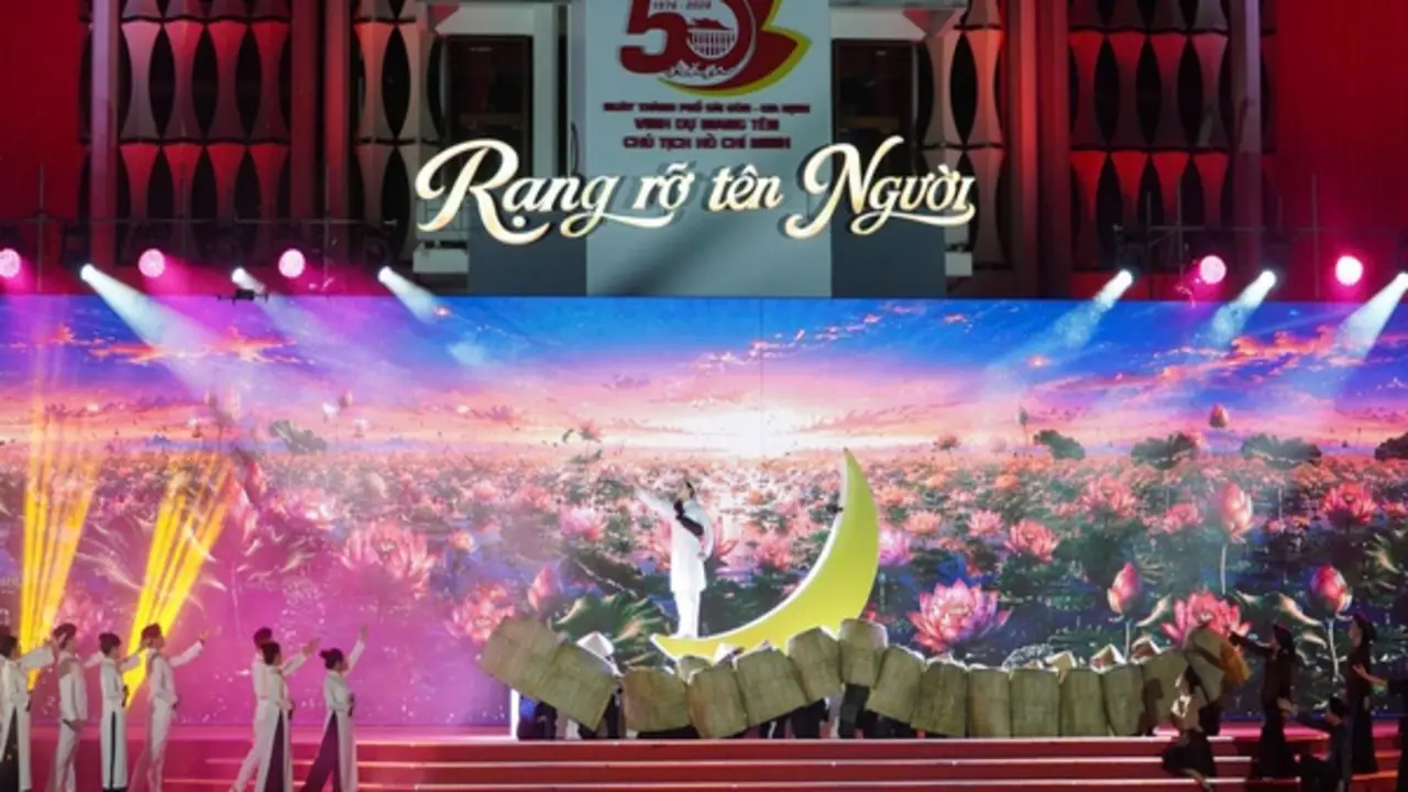 Chương trình nghệ thuật “Rạng rỡ tên Người”: Hành trình 50 năm của thành phố mang tên Bác