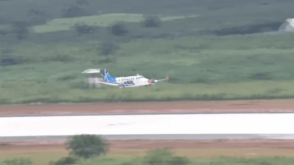 Chuyên cơ Beechcraft B300 bay kiểm tra trước khi khai thác Liên Khương