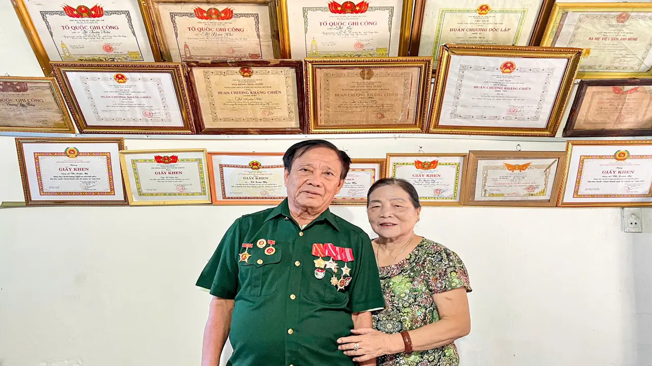 Chuyện tình yêu nửa thế kỷ của cựu lính đặc công và vợ là giáo viên
