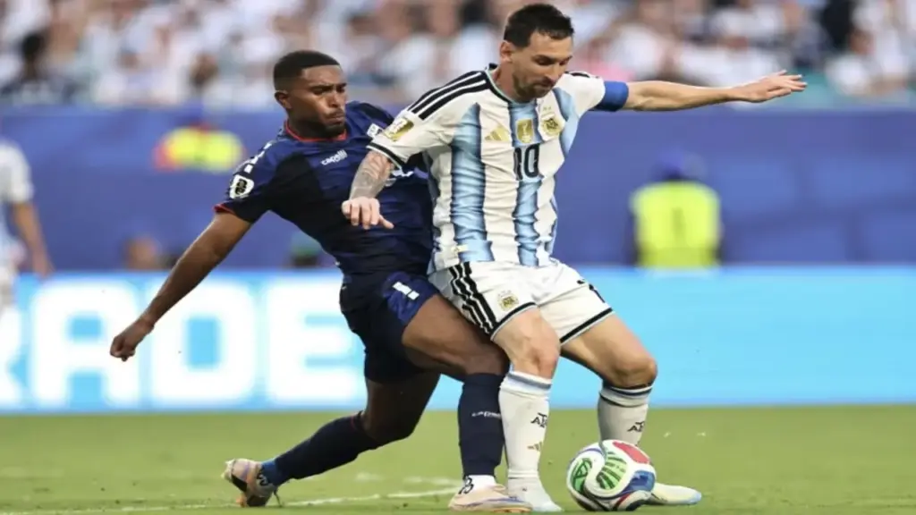Cổ động viên thế giới ngả mũ trước kỷ lục của Messi ở tuổi 39