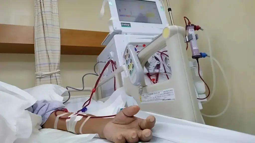 Cô gái 22 tuổi suy thận giai đoạn cuối từ thói quen uống trà sữa, nhịn tiểu