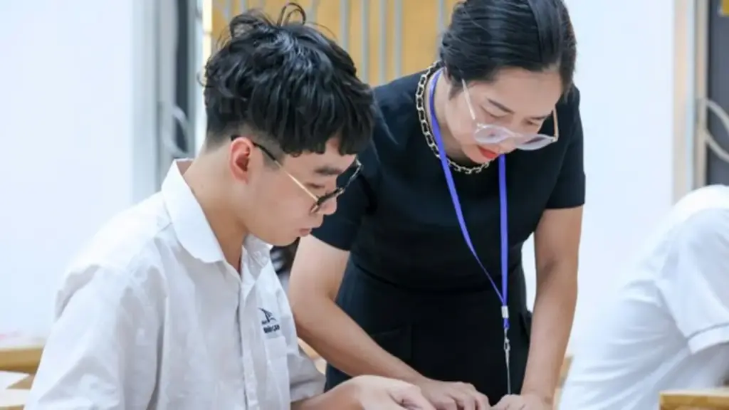 Cố giữ kỳ thi '2 trong 1' để giảm tốn kém là chưa thuyết phục