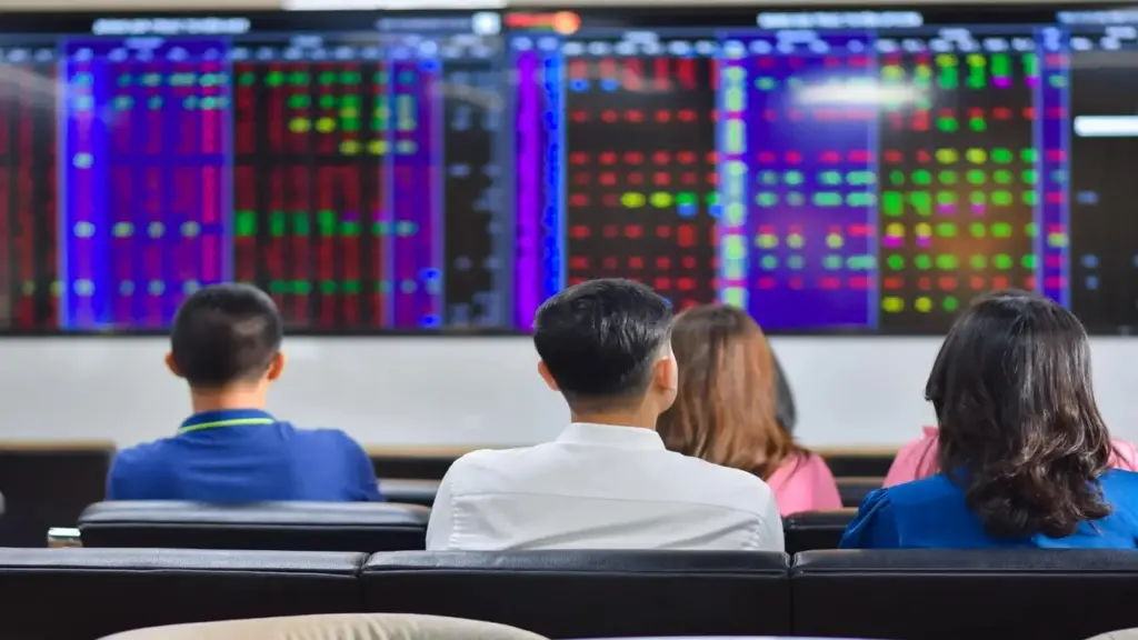 Cổ phiếu ngân hàng ồ ạt lên sàn, có hấp dẫn với nhà đầu tư “mua để dành”?