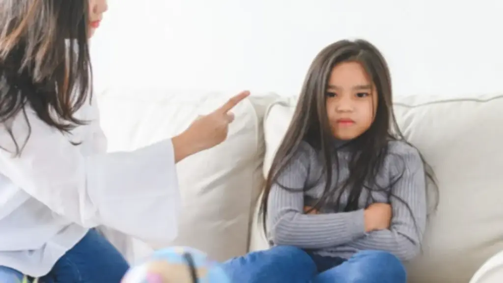 Con bỏ cơm, không nói chuyện với ba mẹ 5 ngày, tôi phải làm sao?
