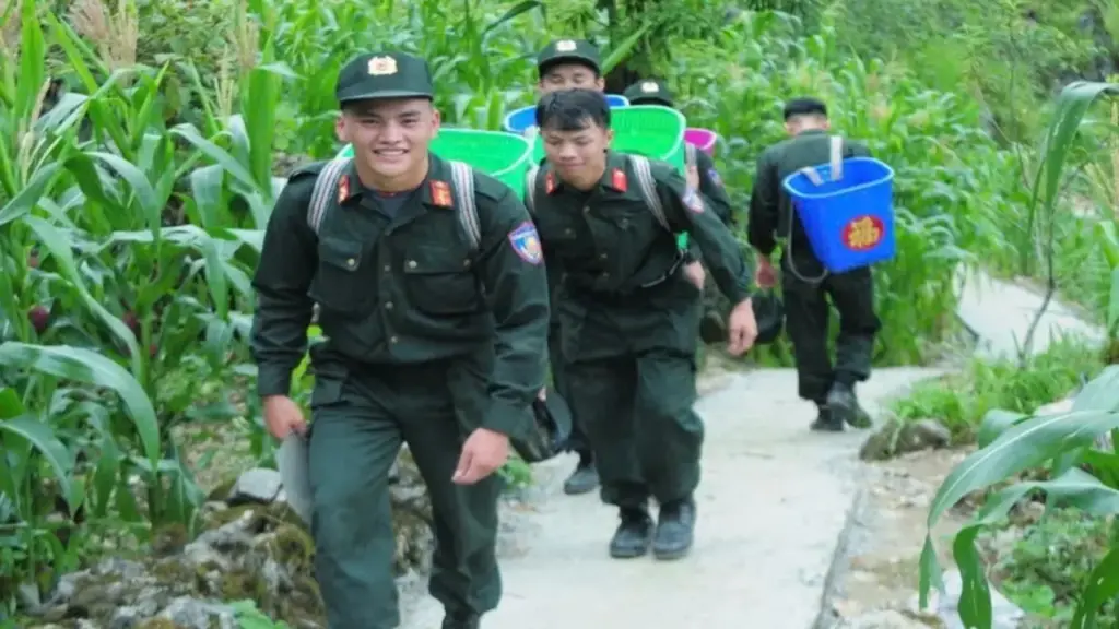 “Con đường Đoàn kết” nối những cột mốc nơi biên cương