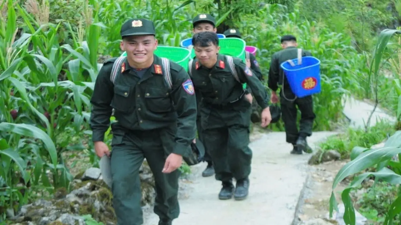 “Con đường Đoàn kết” nối những cột mốc nơi biên cương