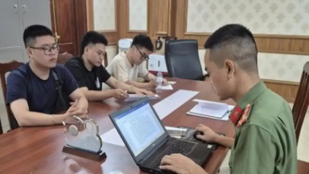 Công an làm việc với 3 thanh niên đăng clip phản cảm trong Ngày Thương binh - Liệt sĩ