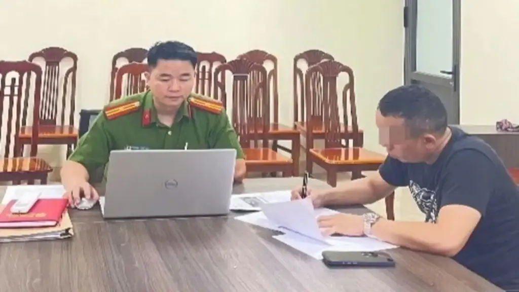 Công an làm việc với hai người tung tin sai về dự án làm đường ở Hưng Yên