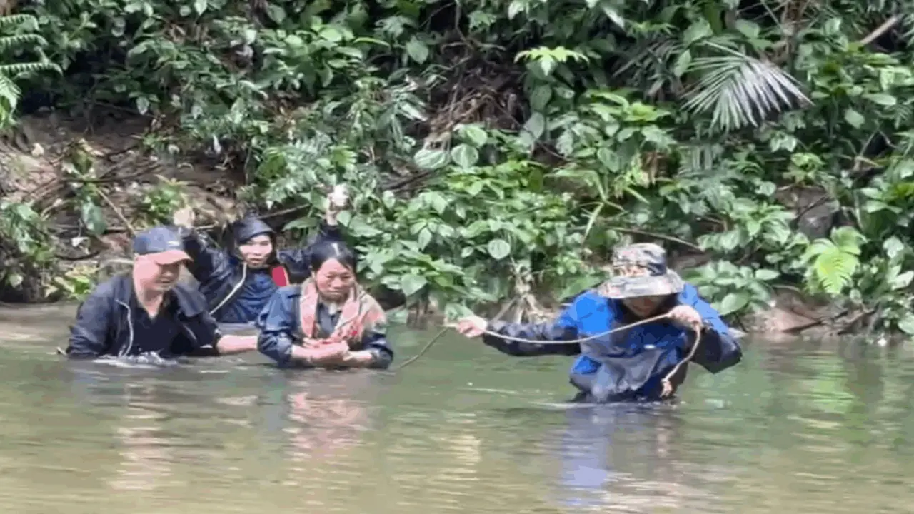 Công an Lào Cai băng rừng, vượt suối để bắt đối tượng trốn cai nghiện