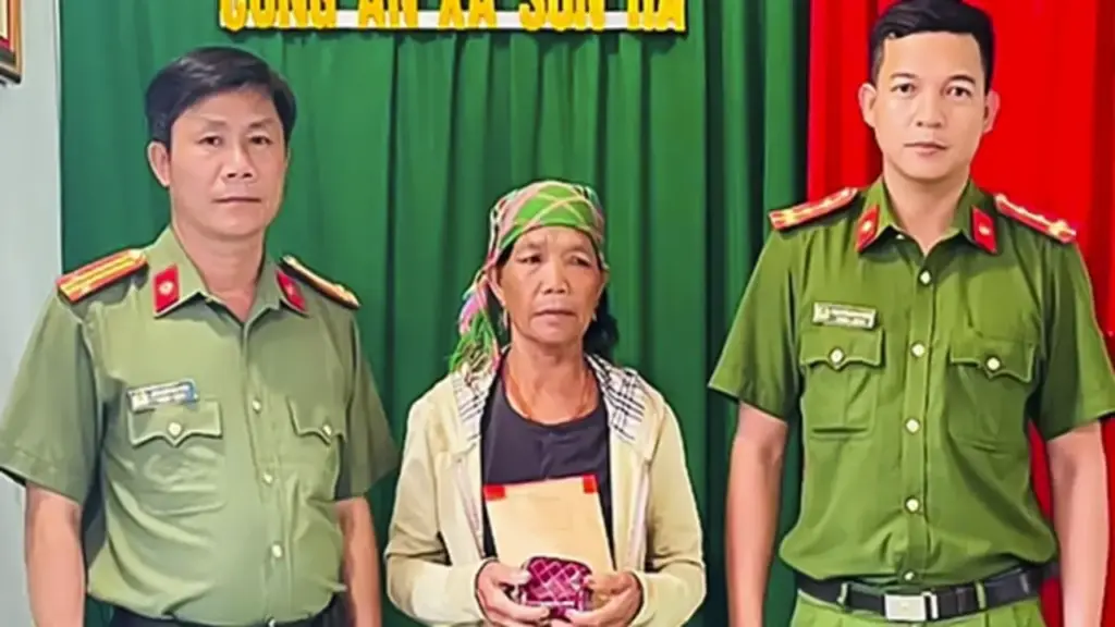 Công an tìm lại 1,3 cây vàng và hơn 15 triệu đồng cho người đánh rơi