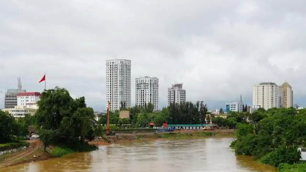 Công điện khẩn: Quân đội sẵn sàng ứng phó mưa lũ, chuẩn bị sơ tán dân khỏi vùng nguy hiểm
