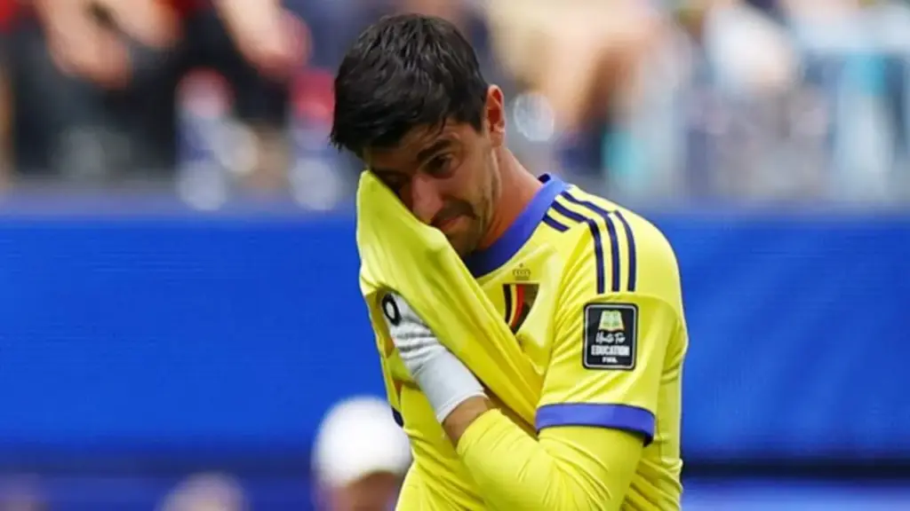 Courtois bật khóc khi chia tay World Cup theo kịch bản cay đắng nhất