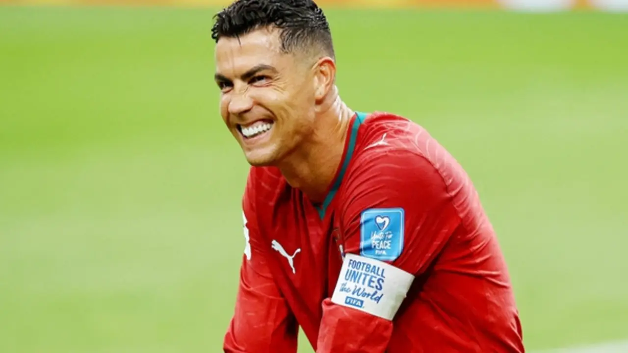 Cristiano Ronaldo "đáp trả" khi bị chị gái vô tình tiết lộ tin bất ngờ