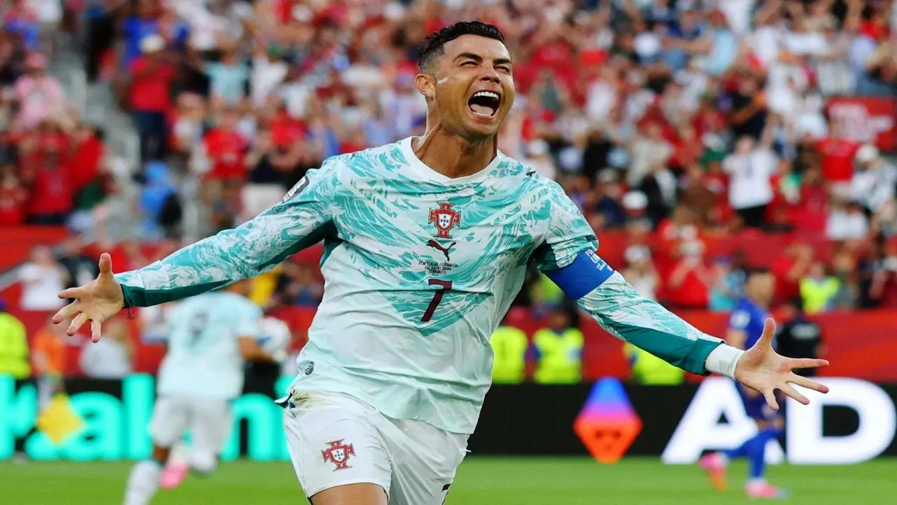C.Ronaldo lập hàng loạt kỷ lục, giã từ tuyển Bồ Đào Nha sau World Cup