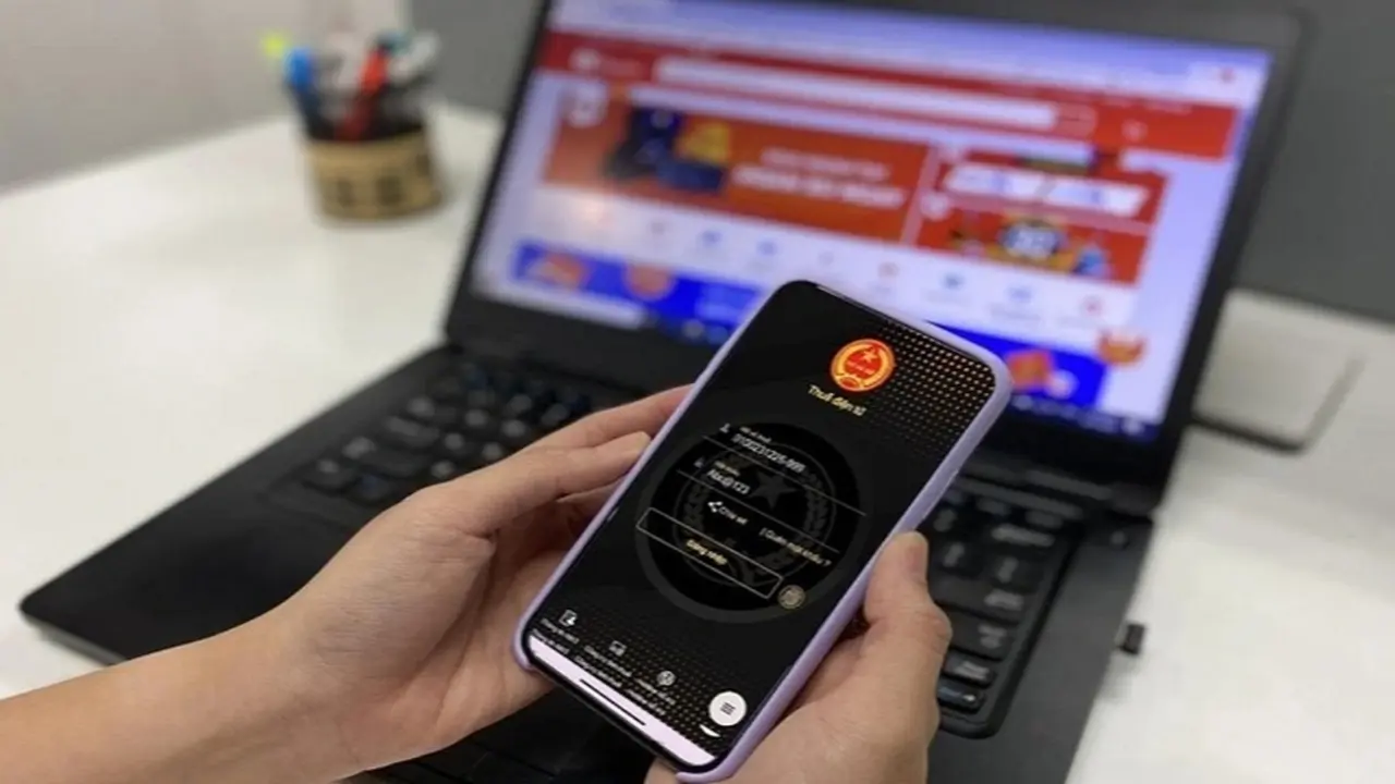 Cục Thuế đề nghị người dân rà soát thu nhập trên eTax Mobile