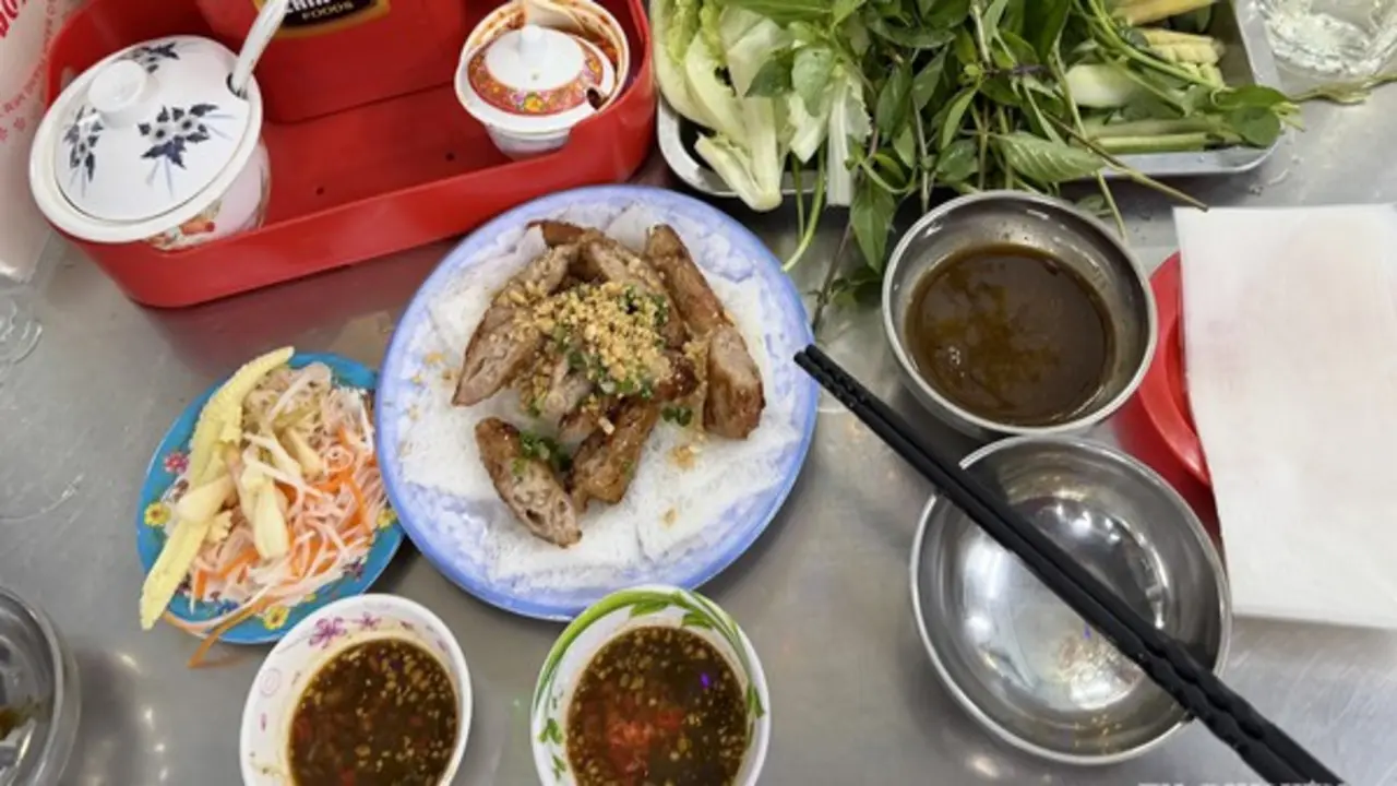 Cuối hè, du khách Việt chuộng du lịch biển và săn món ngon địa phương