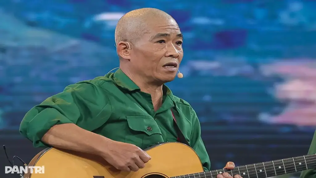 Cựu binh Vị Xuyên hát về đồng đội hy sinh khiến nhiều người rơi lệ