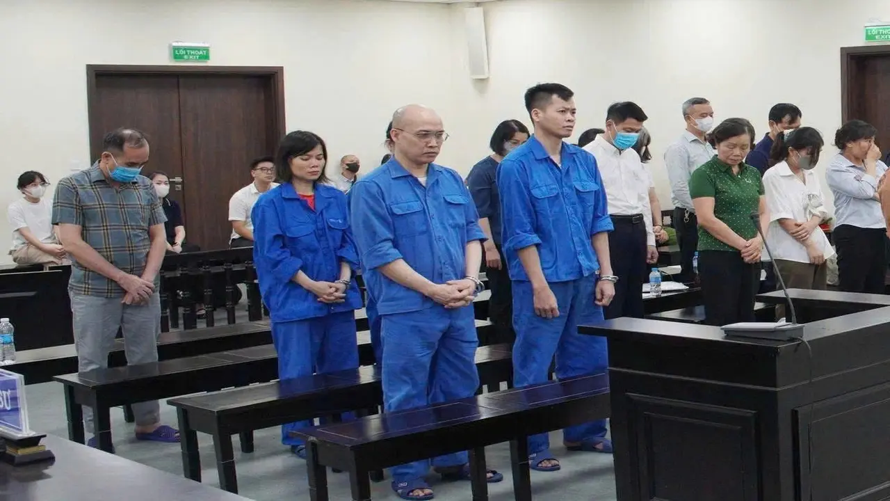 Cựu cán bộ Sở Y tế Hà Nội khai nhận tiền phòng khám vì "nể anh em"
