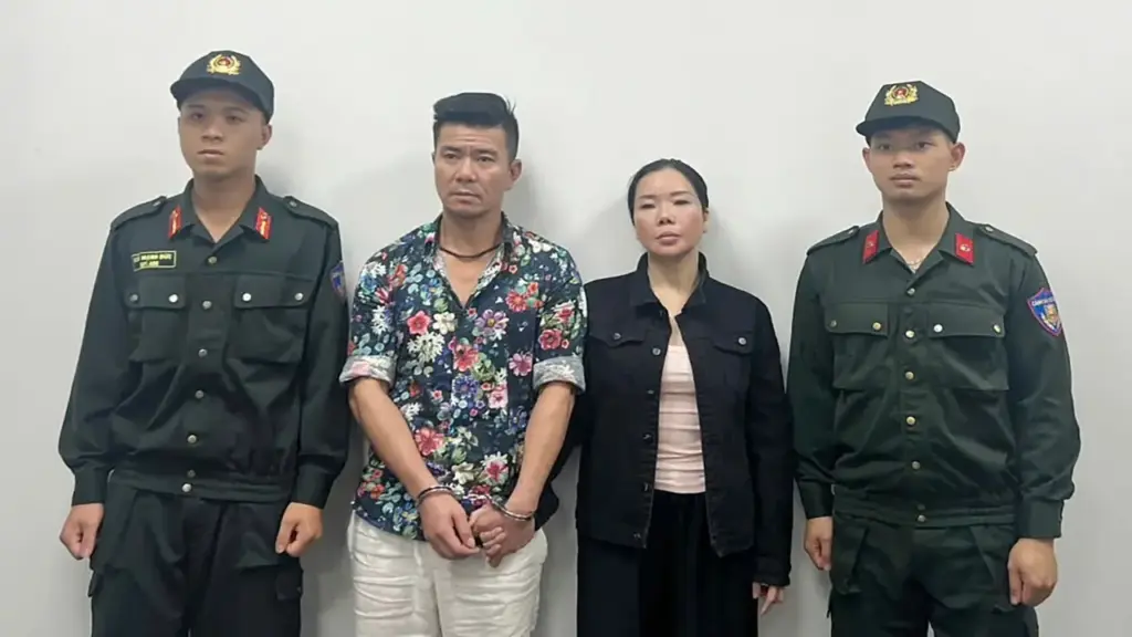Cựu công an 'bắn' tin cho tội phạm, được bao du lịch miễn phí