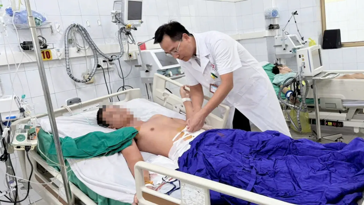 Cứu sống người đàn ông đa chấn thương do nhảy cầu Bãi Cháy