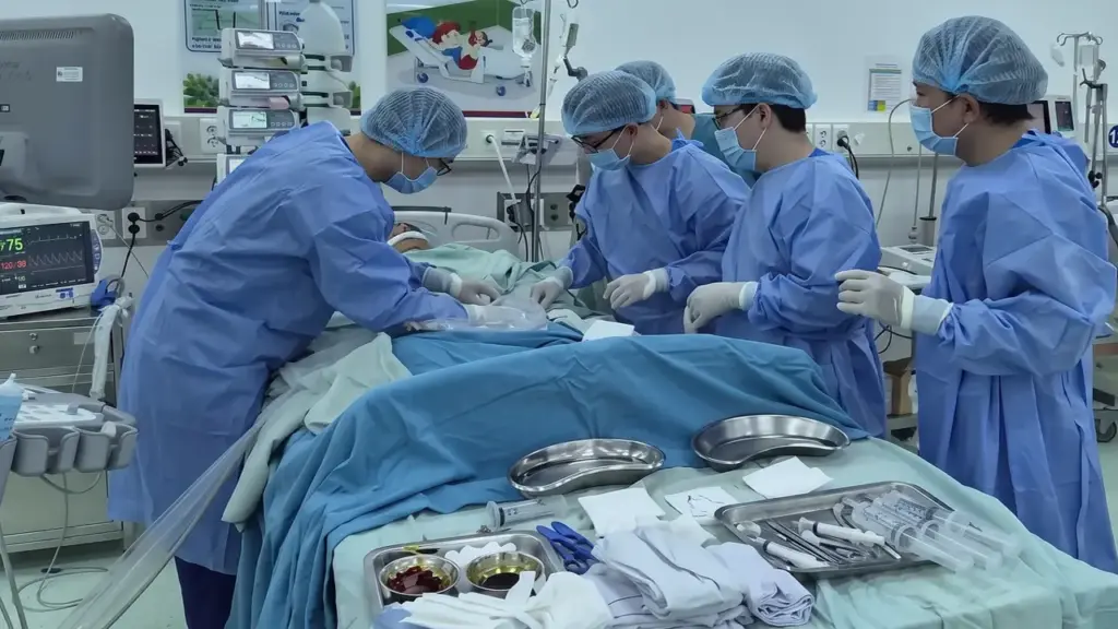 Cứu sống thiếu niên viêm cơ tim tối cấp