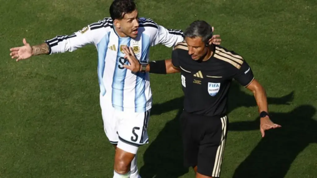 Cựu trọng tài FIFA chỉ trích đội tuyển Argentina, gọi Paredes là 'nỗi xấu hổ', đề nghị treo giò 10 trận