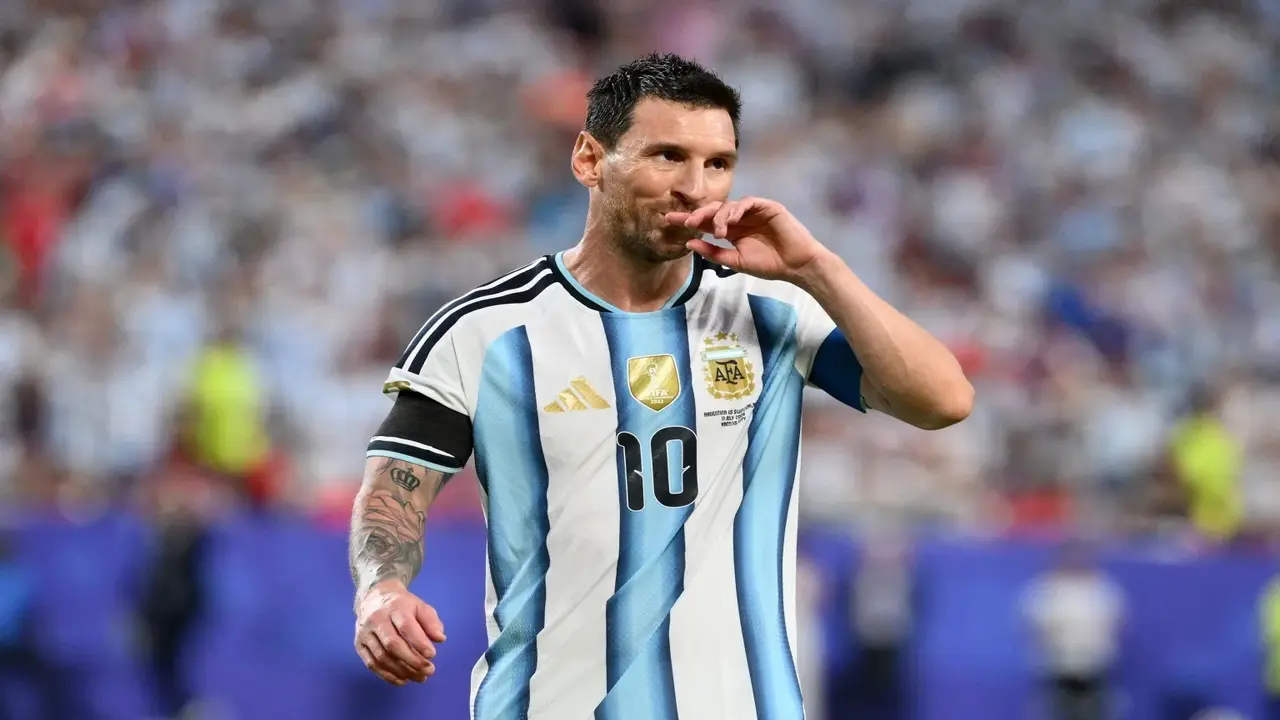 Cựu tuyển thủ Anh: "Ngăn chặn Messi ghi bàn là điều quá khó khăn"