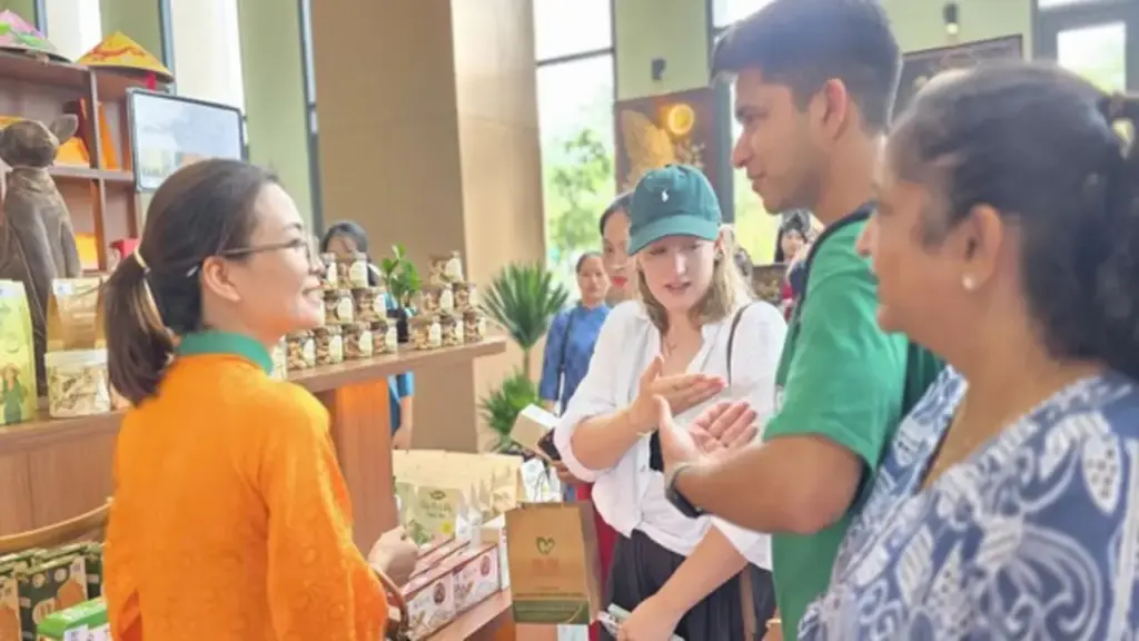 Đặc sản Đà Nẵng tìm khách quốc tế từ sân bay, resort 5 sao