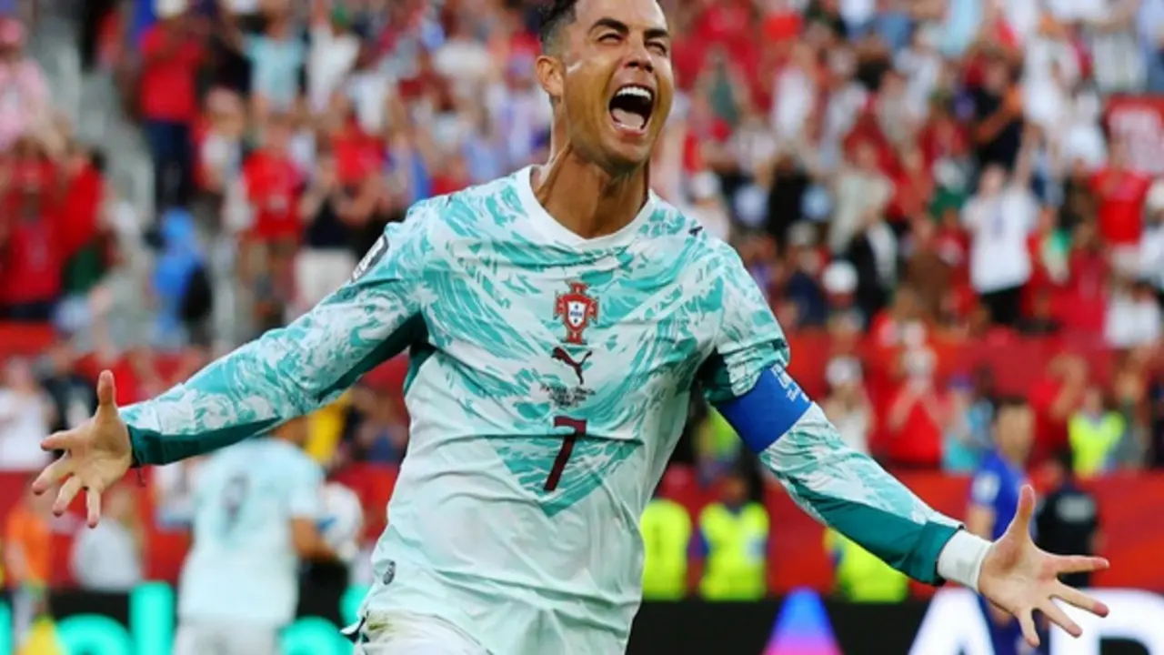 Đại chiến Bồ Đào Nha - Tây Ban Nha: Ronaldo khiến nhà vua châu Âu run sợ?