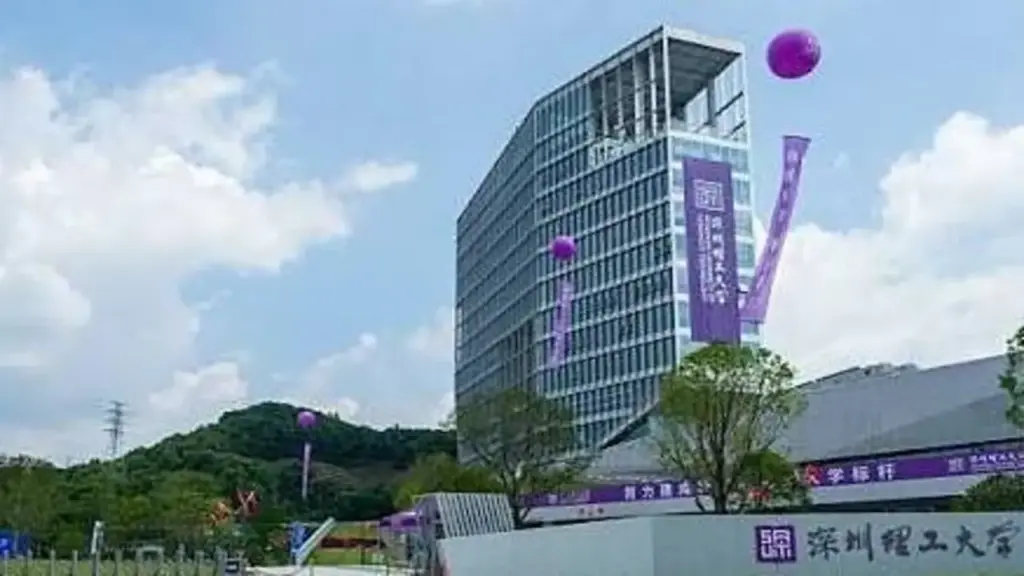 Đại học Trung Quốc 'xóa sổ' lớp tiếng Anh vì AI