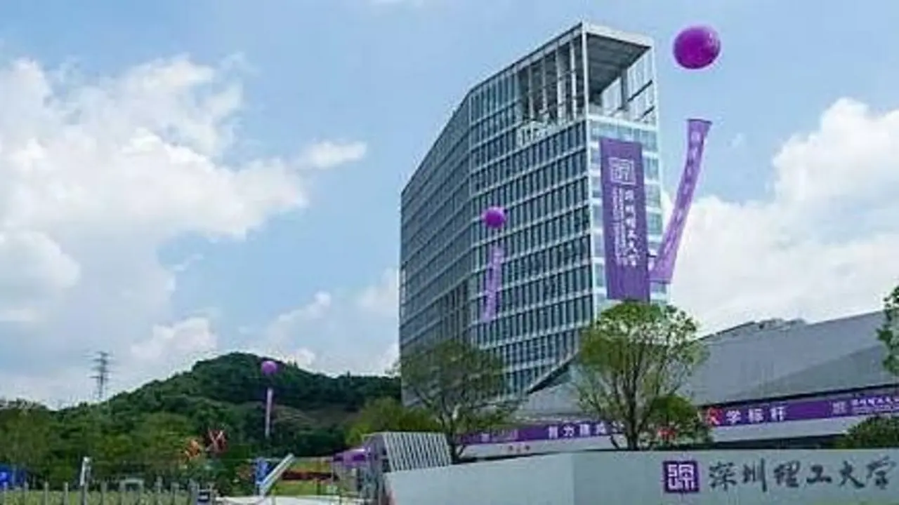 Đại học Trung Quốc 'xóa sổ' lớp tiếng Anh vì AI
