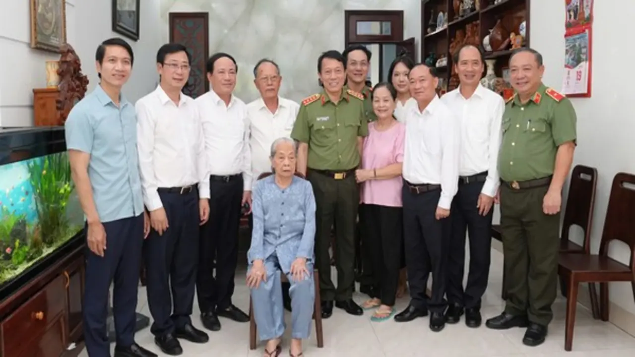 Đại tướng Lương Tam Quang tri ân người có công ở Gia Lai