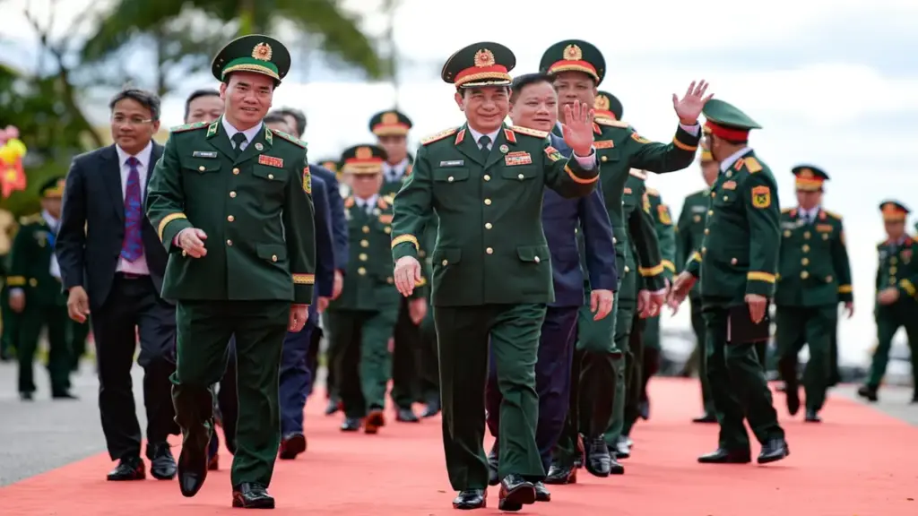 Đại tướng Phan Văn Giang sang Lào, bắt đầu dự Giao lưu hữu nghị quốc phòng biên giới