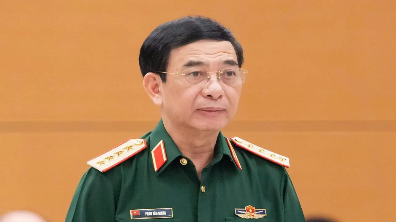 Đại tướng Phan Văn Giang trình dự Luật Phòng, chống phổ biến vũ khí hủy diệt hàng loạt