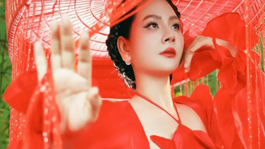 Đại úy, ca sĩ Lương Nguyệt Anh tiết lộ cuộc sống ở tuổi 36