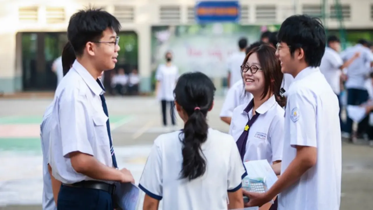 Đăng ký nguyện vọng: Dự báo điểm chuẩn từ điểm sàn xét tuyển