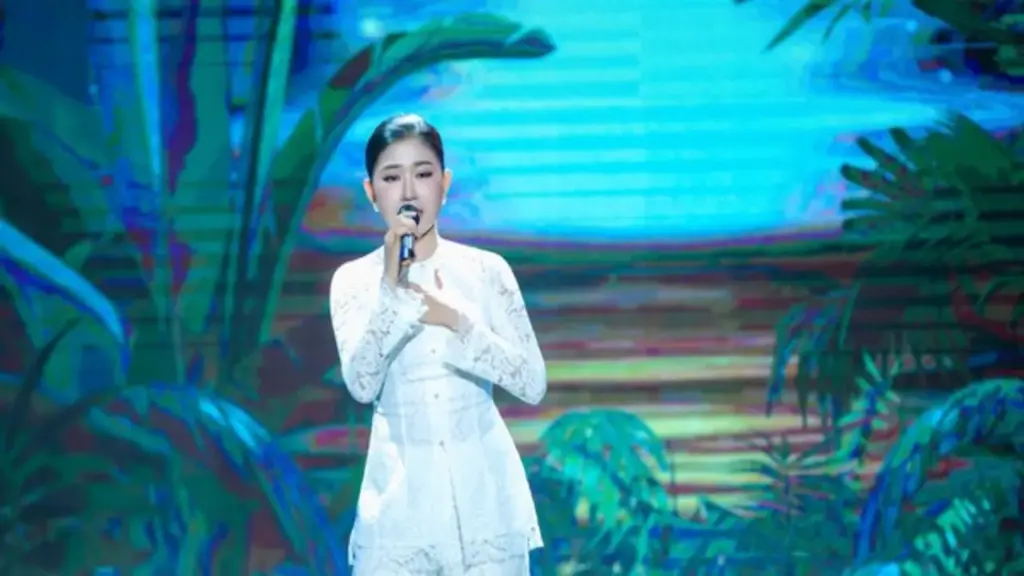 Danh ca Thái Châu khuyên cô gái hát 'Chị đi tìm em' nên tiết chế cảm xúc