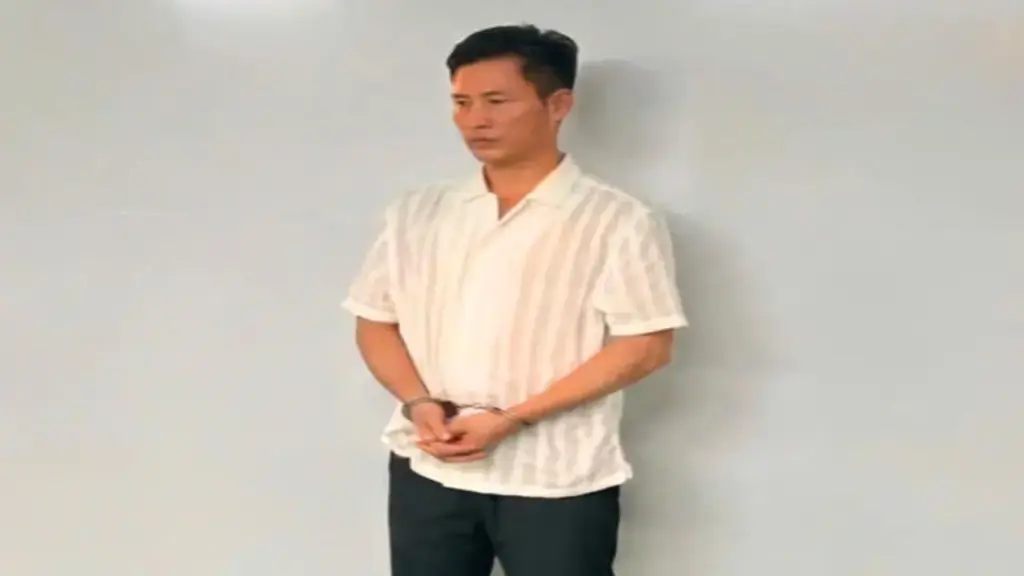 Đánh nữ tiếp viên trong quán karaoke vì bị phản ứng