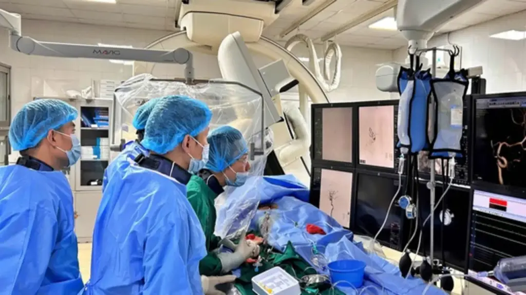 Đau đầu kéo dài, người phụ nữ phát hiện "quả bom" nổ chậm trong não
