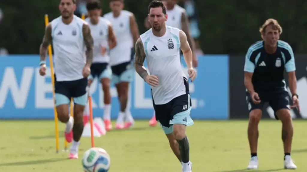 De Paul tiết lộ điều bất ngờ về Messi, Argentina từng không nghĩ sẽ gặp Cabo Verde