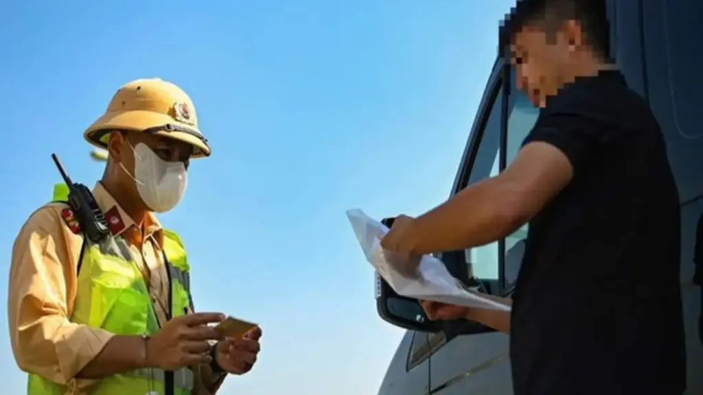 Đề xuất hình ảnh tài xế phải truyền về máy chủ CSGT theo thời gian thực