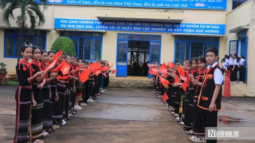 Đề xuất hỗ trợ 30 - 150% lương cơ sở với học sinh, sinh viên dân tộc thiểu số rất ít người
