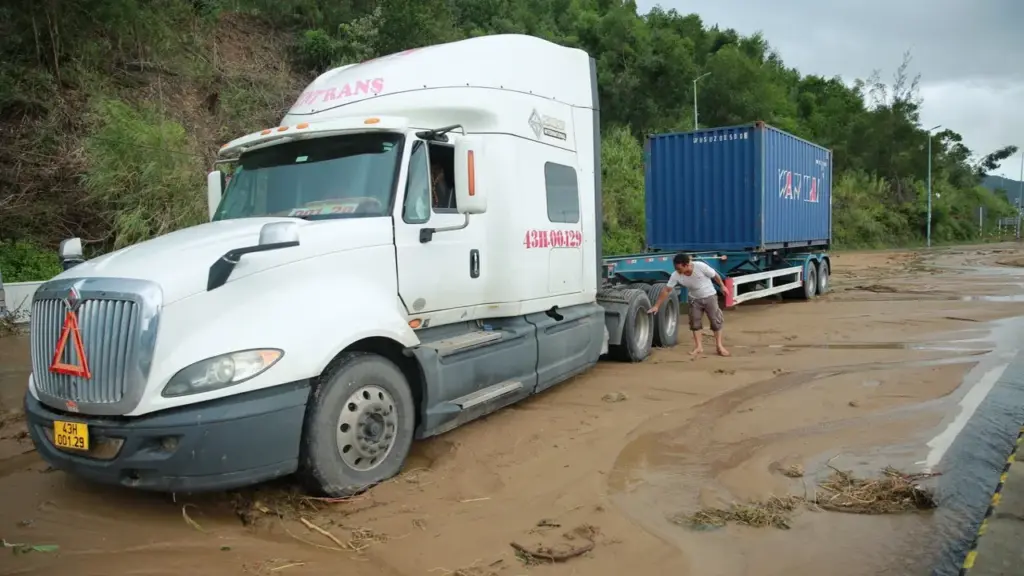 Đề xuất loạt giải pháp tháo gỡ tình trạng thiếu lái xe