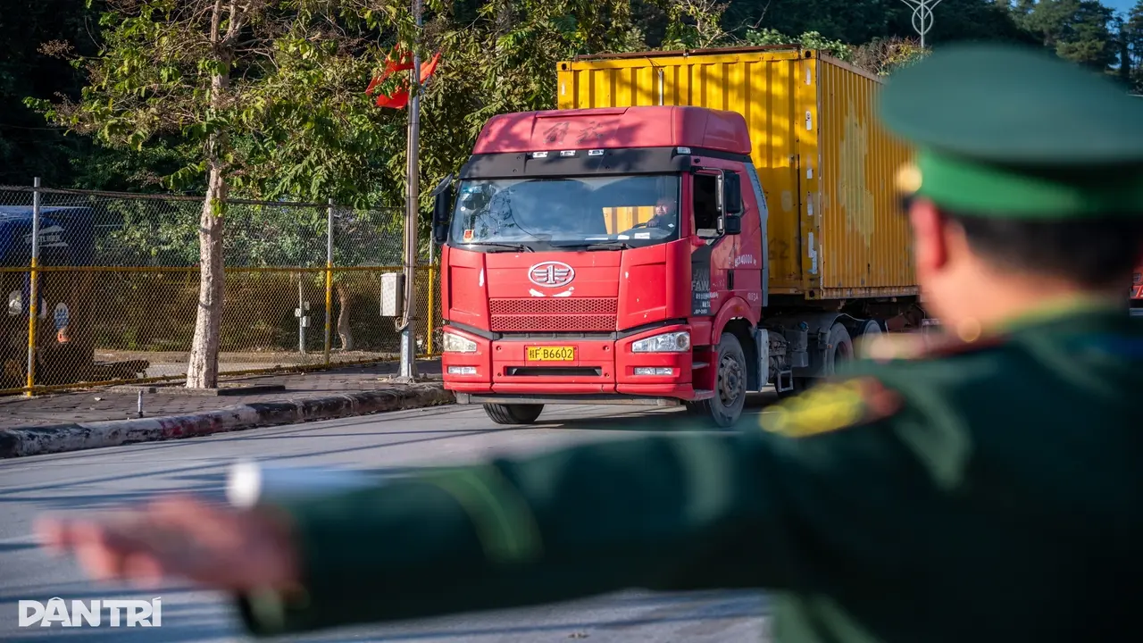 Đề xuất loạt giải pháp tháo gỡ tình trạng thiếu lái xe hạng nặng, container