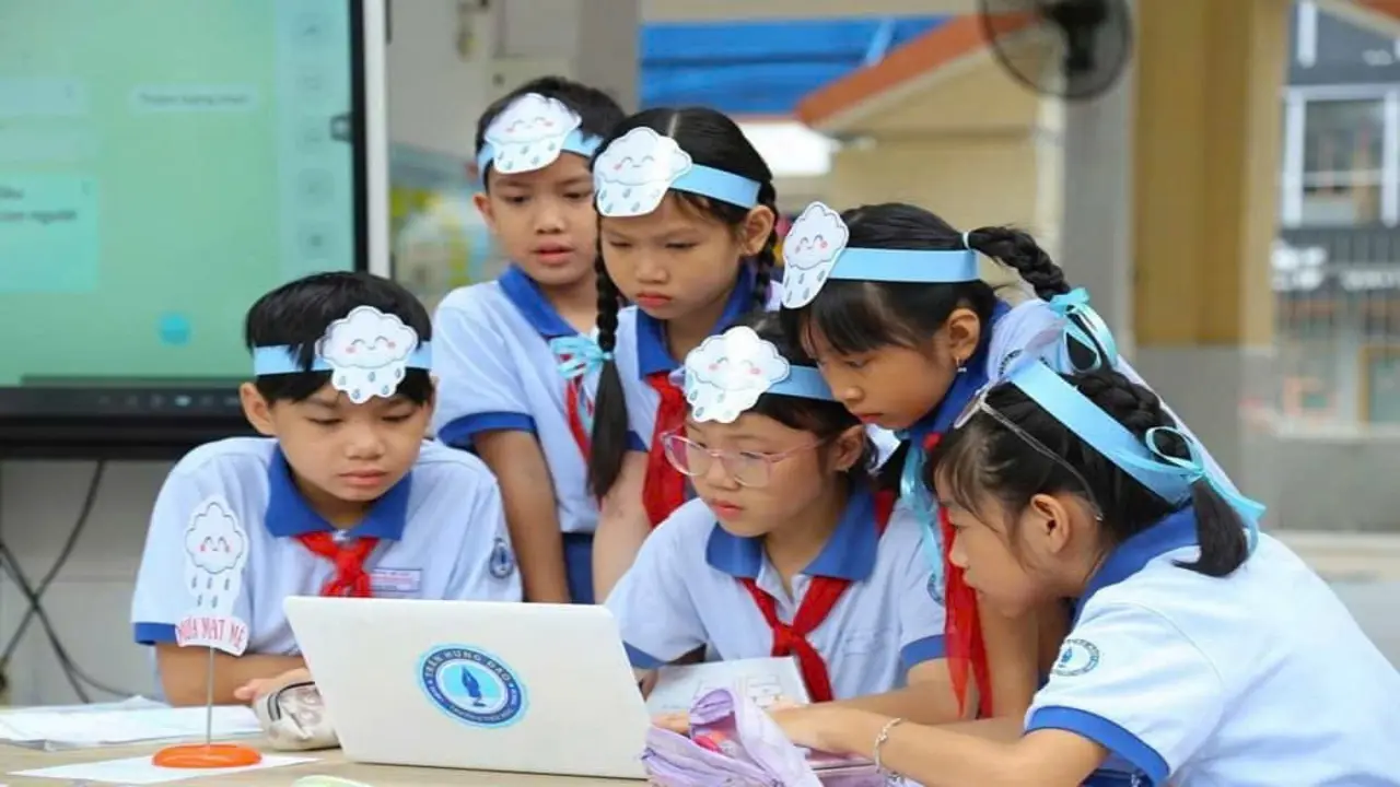 Đề xuất miễn phí toàn bộ sách giáo khoa cho học sinh ở TPHCM